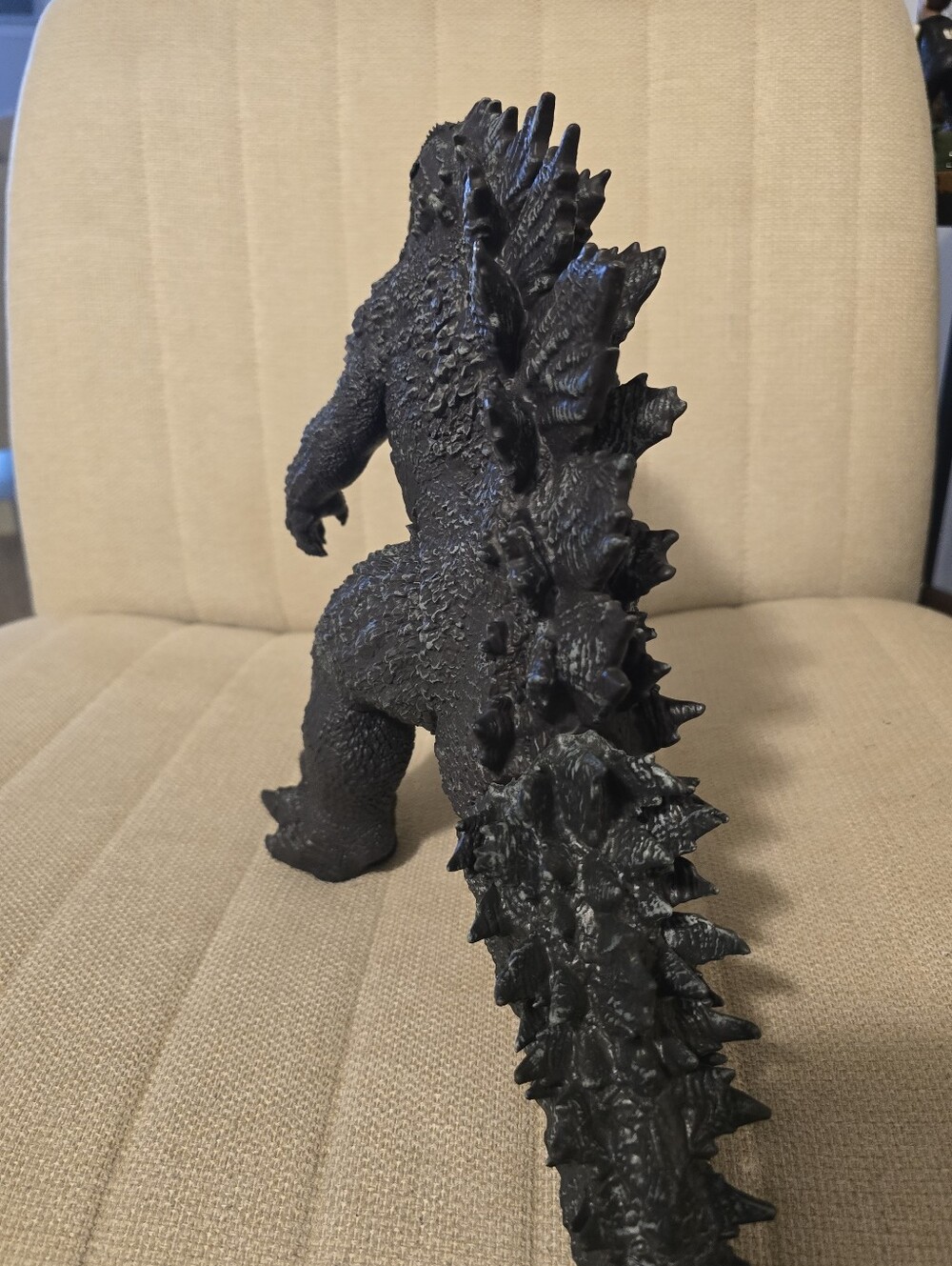 Large Godzilla Figure - Picture 6 of 8